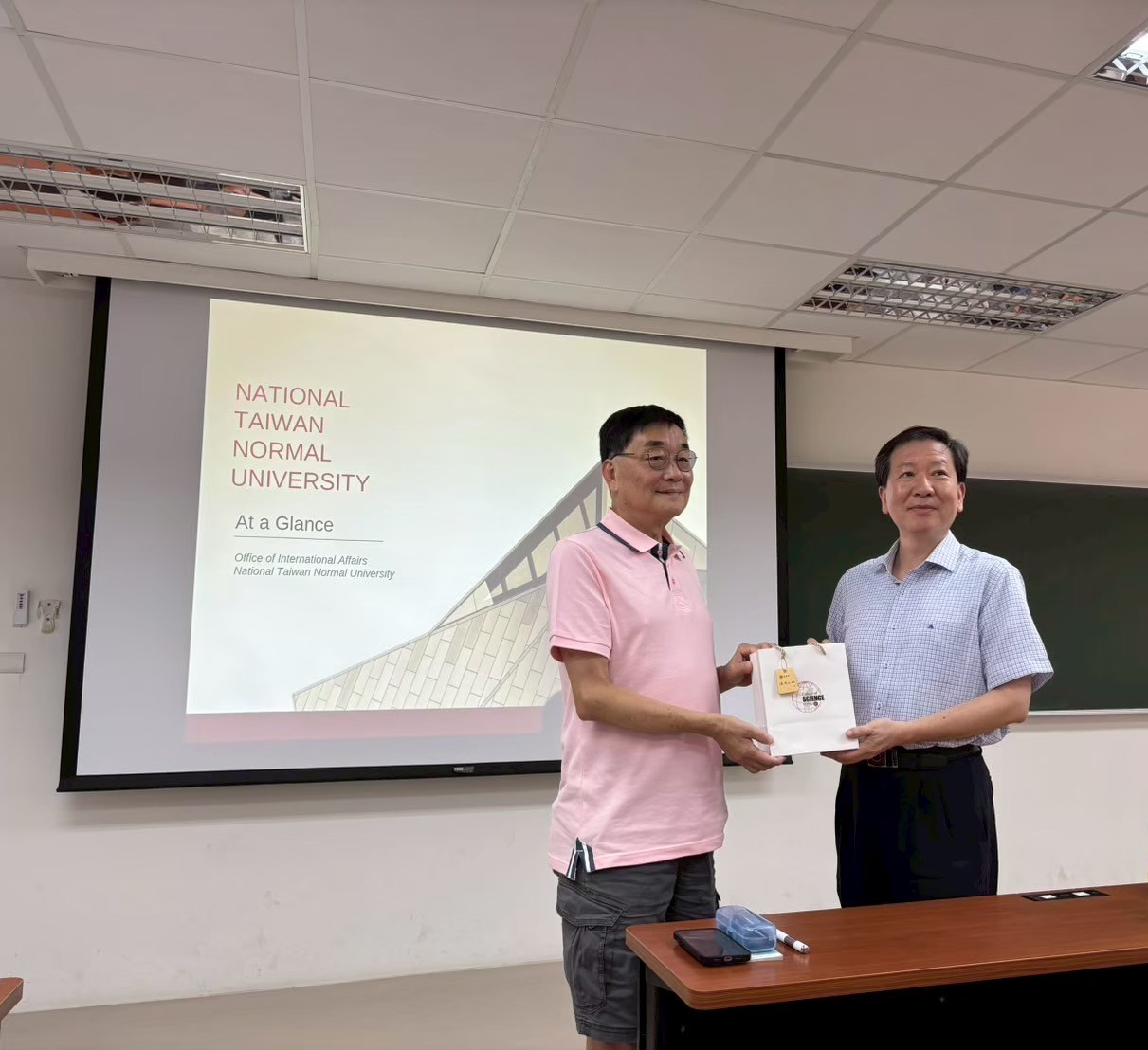[專題演講] 【8月19日】林文偉 / Discussions with Chair Professor Wen-Wei Lin